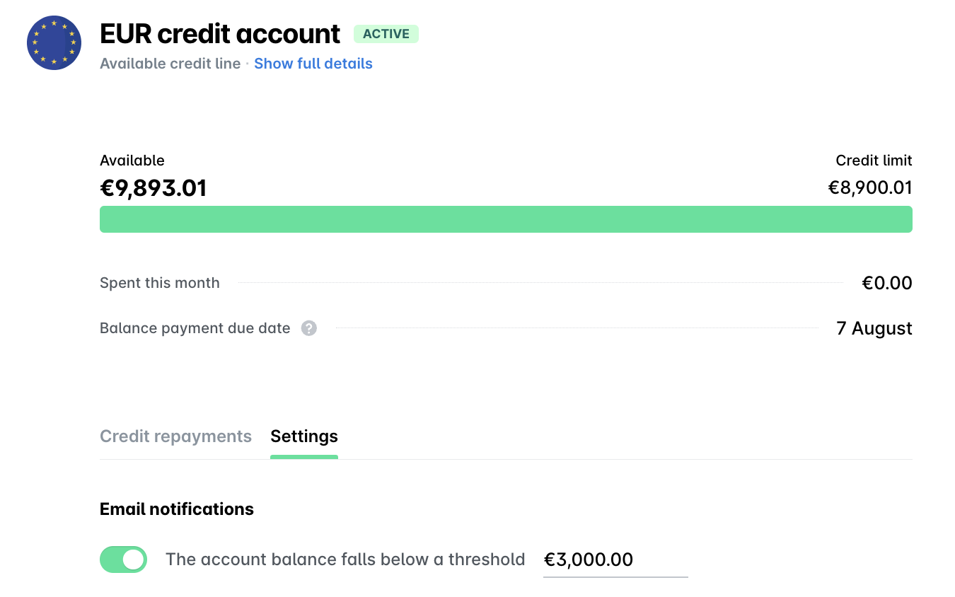 Registerkarte Einstellungen eines EUR-Kreditkontos mit aktiviertem Schalter E-Mail-Benachrichtigungen und einem Saldo-Schwellenwert von 3.000,00 €.