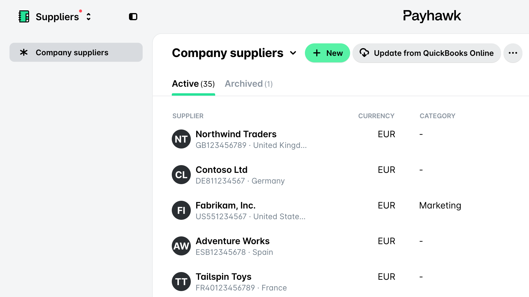 Aplicación Proveedores de Payhawk con Proveedores de la empresa seleccionado en el panel de la izquierda y el botón Actualización de QuickBooks Online junto a + Nuevo.