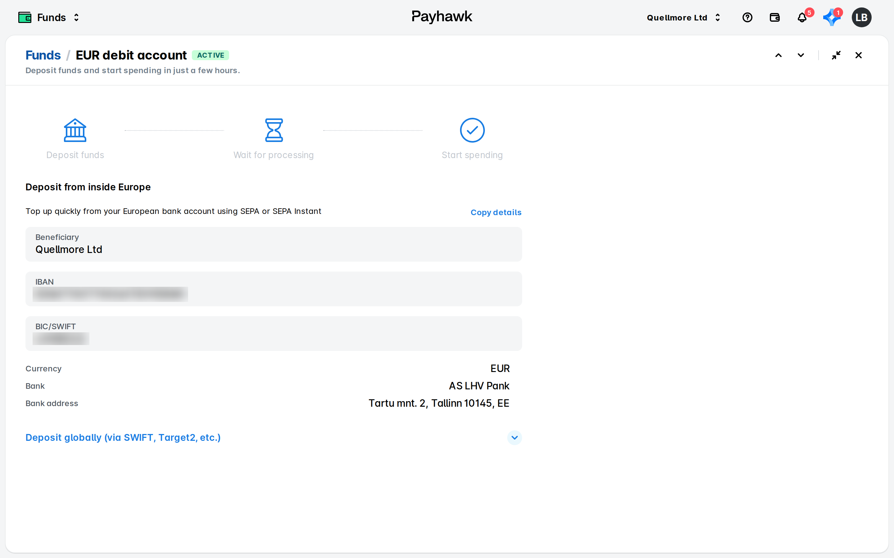 Panneau Fonds de Payhawk pour un compte de débit en EUR avec les étapes de dépôt et les coordonnées de virement SEPA : bénéficiaire, IBAN et BIC.
