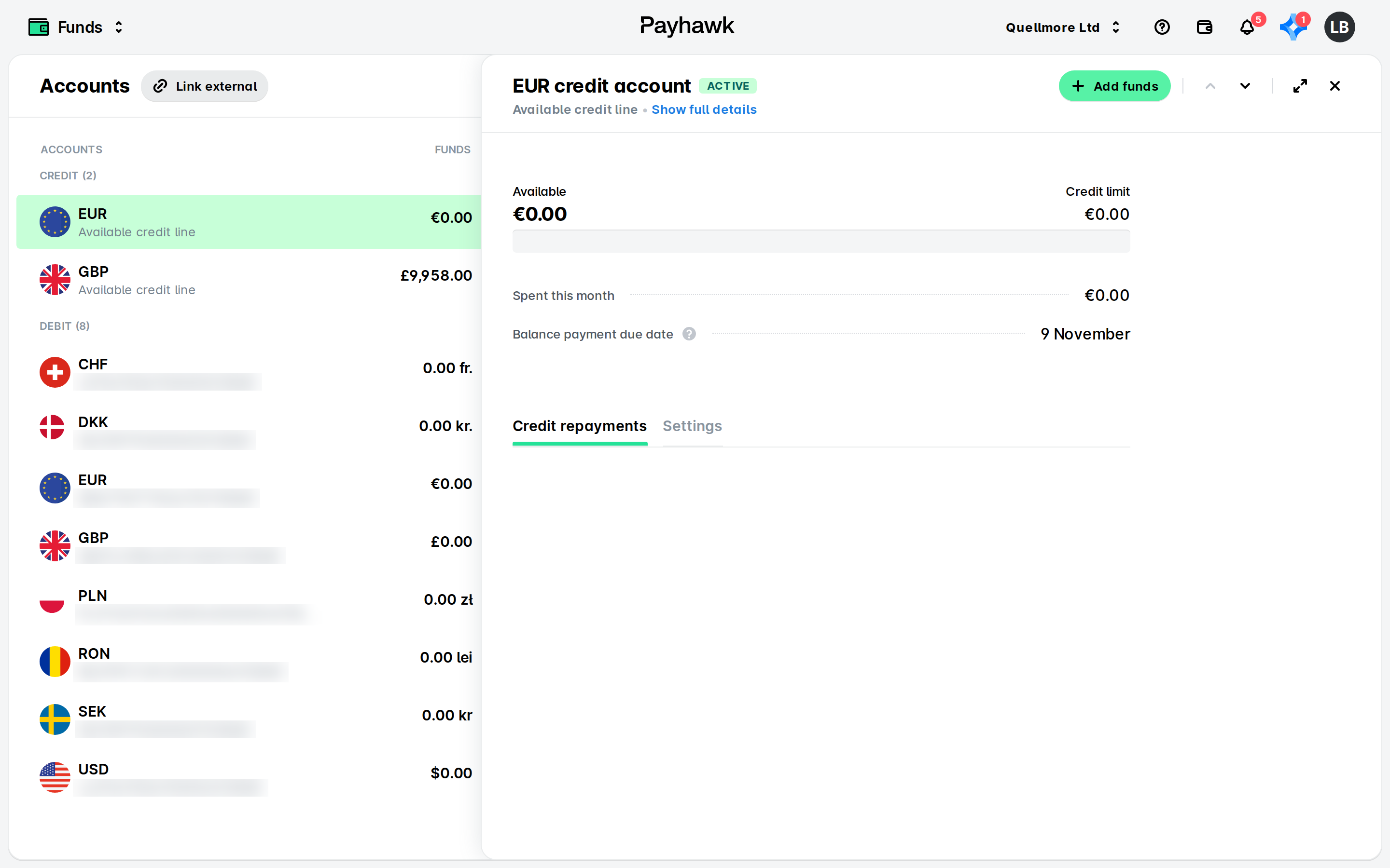 Payhawk-pagina Fondsen met de lijst met krediet- en debetrekeningen, en de EUR-kredietrekening geopend in een zijpaneel met het beschikbare krediet en de limiet.