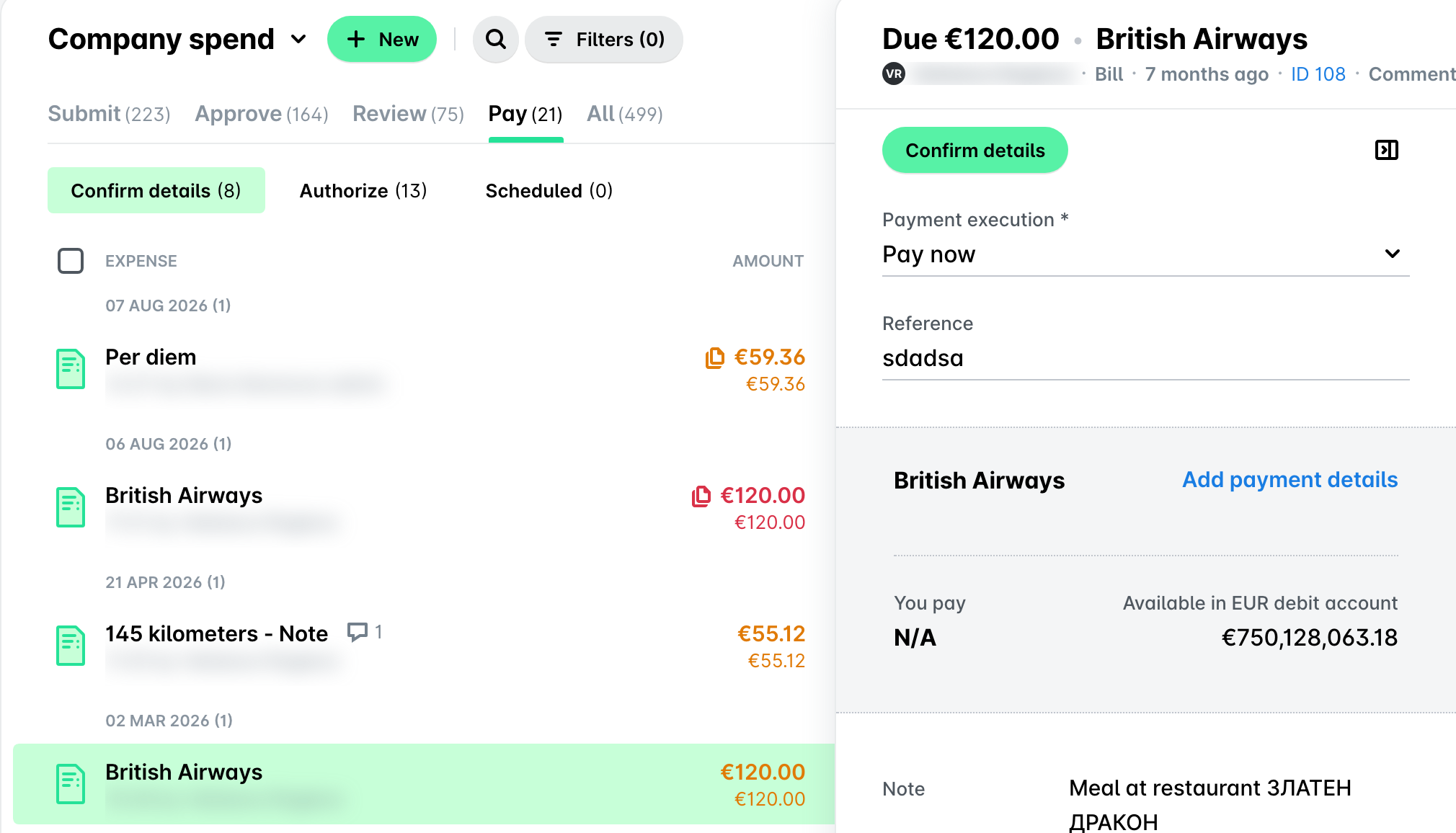 Registerkarte Bezahlen in Ausgaben mit ausgewähltem Details bestätigen und einer geöffneten Rechnung mit der Schaltfläche Details bestätigen. Ausgaben, die zu einem Ausgabenbericht gehören, zeigen das Berichtssymbol neben dem Betrag.