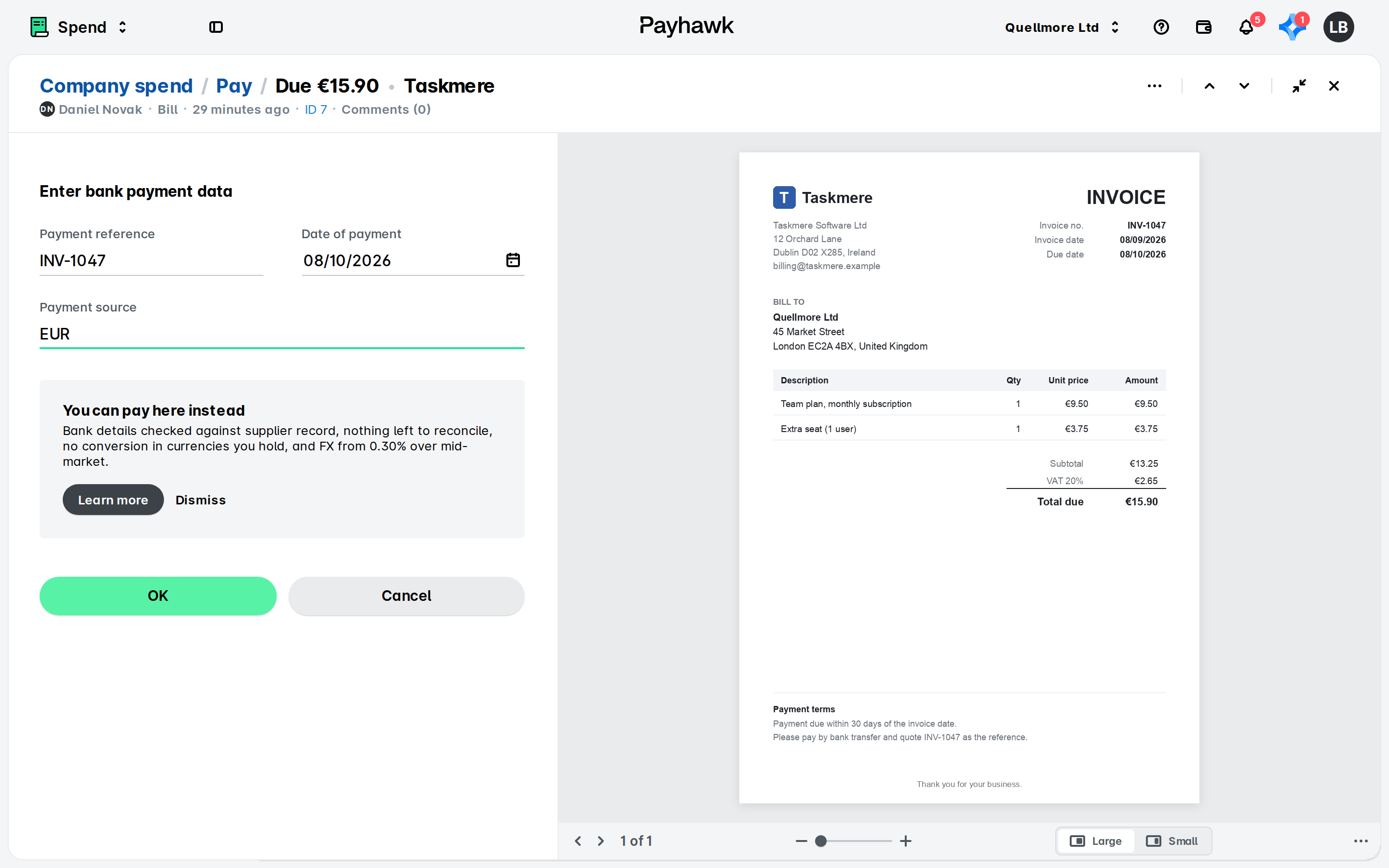 Facture Payhawk dans Dépenses de l'entreprise > Pay avec le formulaire de saisie des données du paiement bancaire affichant la référence du paiement, la date du paiement et la source de paiement.